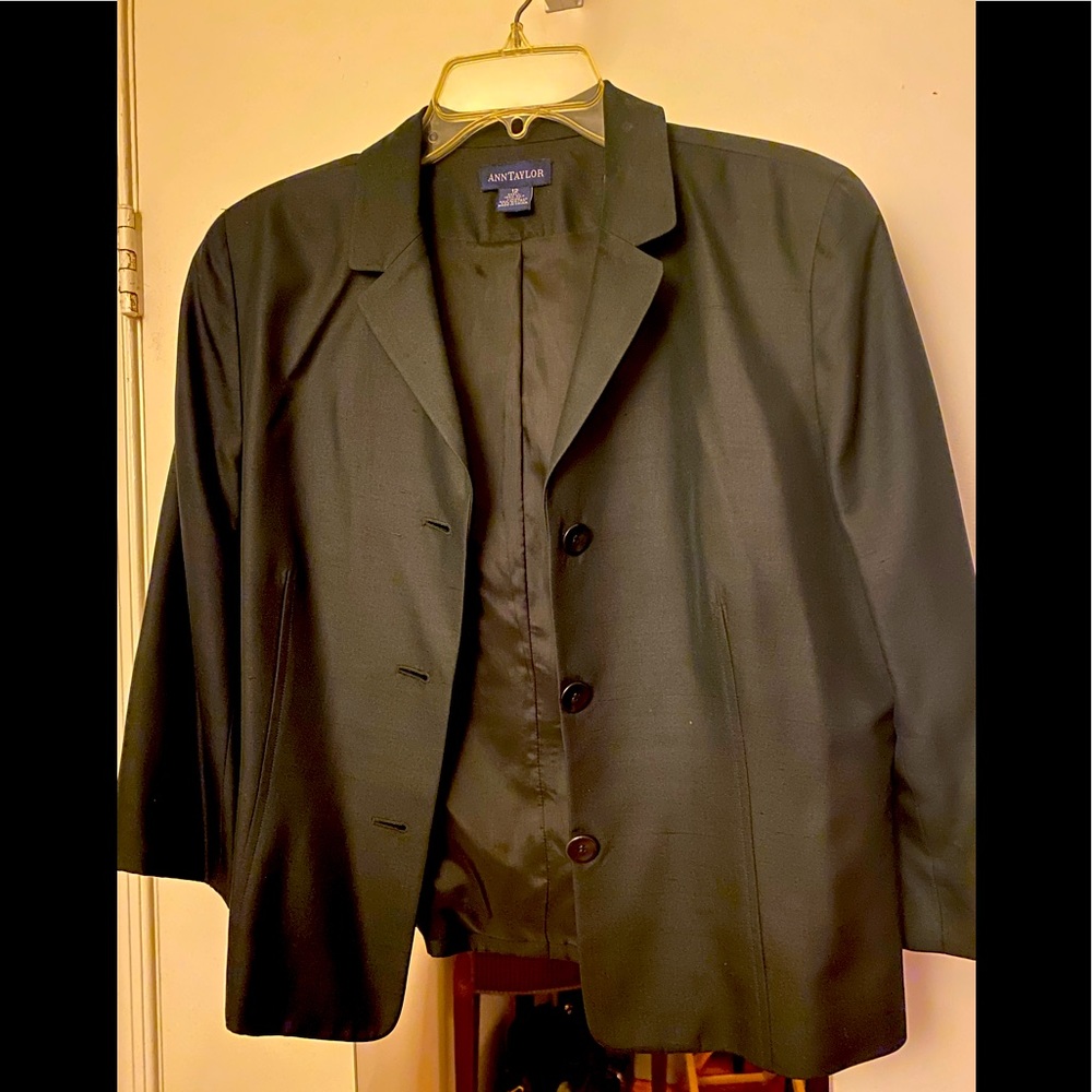 Ann Taylor Black Blazer, great condition, barely warn.